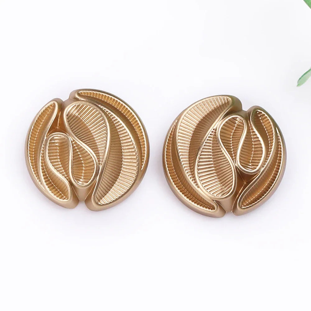 18mm 23mm 10PCs Irregular Style Gold Metal Button in Flower Design Shank Style Button