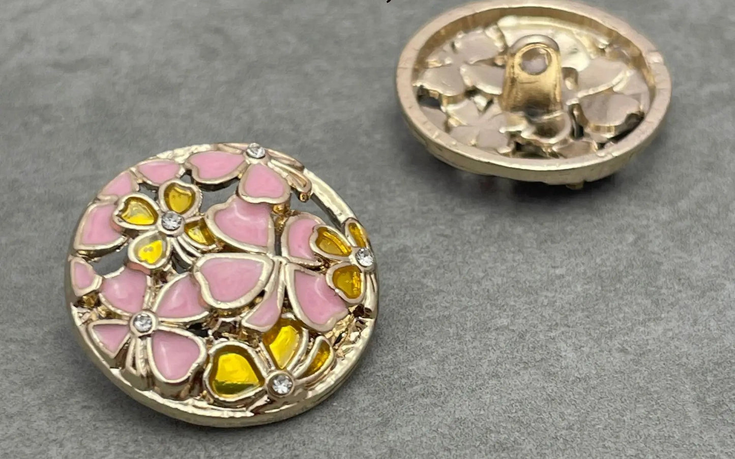 10PCs 17.5mm 22.5mm Round Metal Button Hollow Style 4 Petals Design 2 Colours option