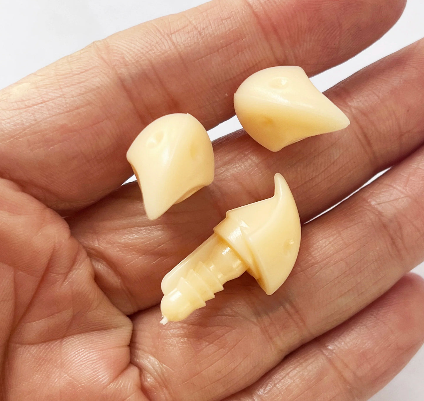 16x13mm 40PCs Black and Beige Yellow Plush Bird Animal Toy Safety Beak Mouth