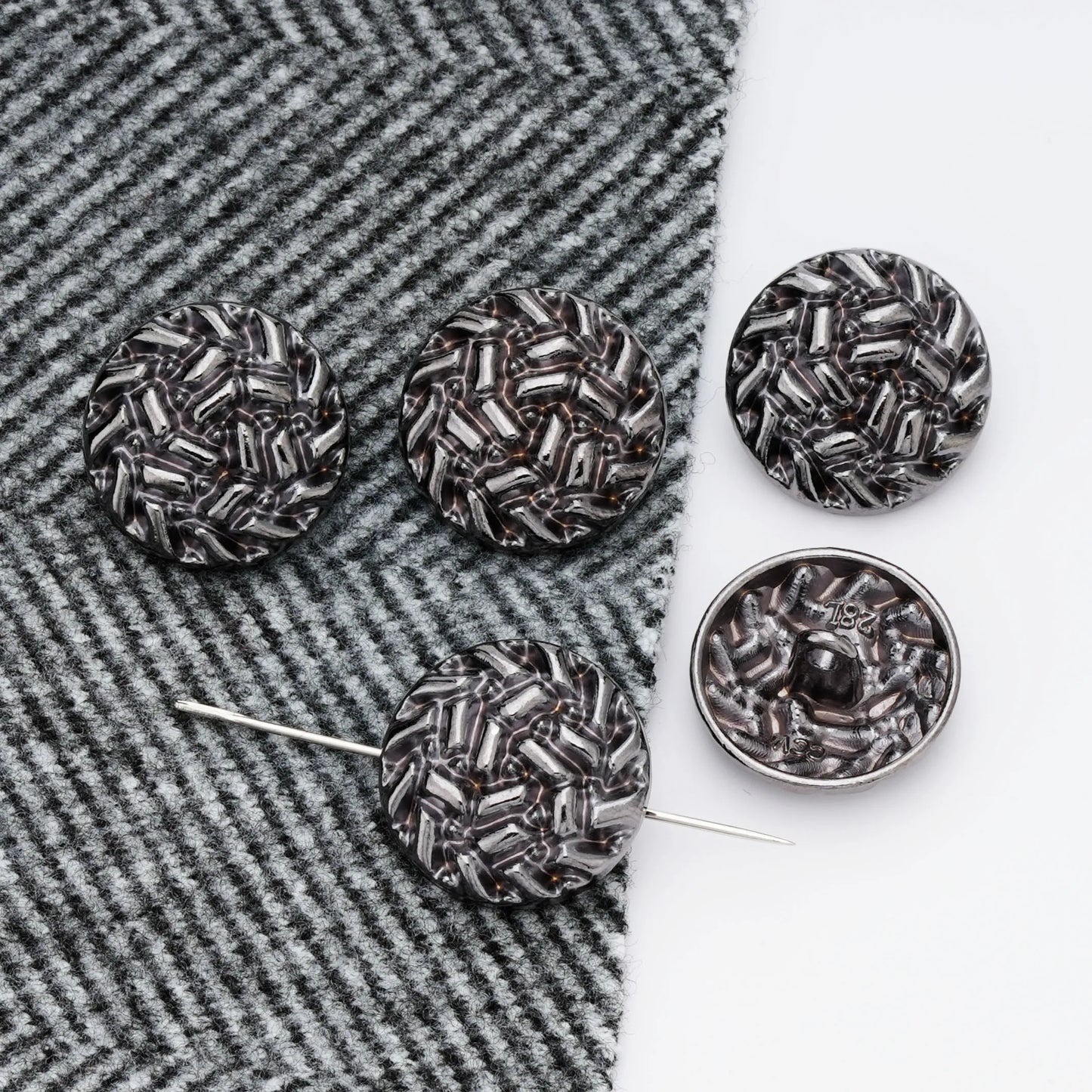 5PCs 15mm 18mm 20mm 23mm 25mm Black Metal Shank Button Irregular Stripe Round Style with 5 sizes option