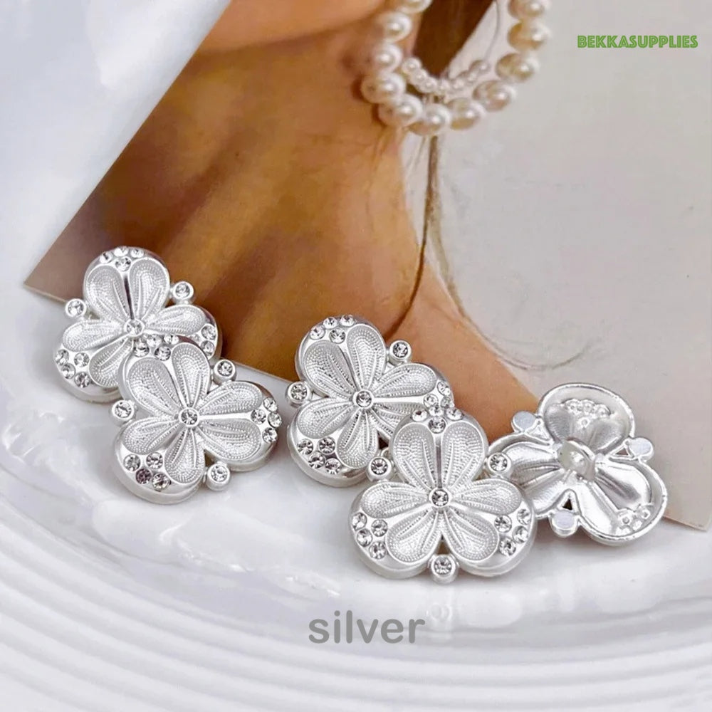 18mm 23mm 10PCs Flower Style Metal Shank Rhinestone Button in Gold or Silver Style